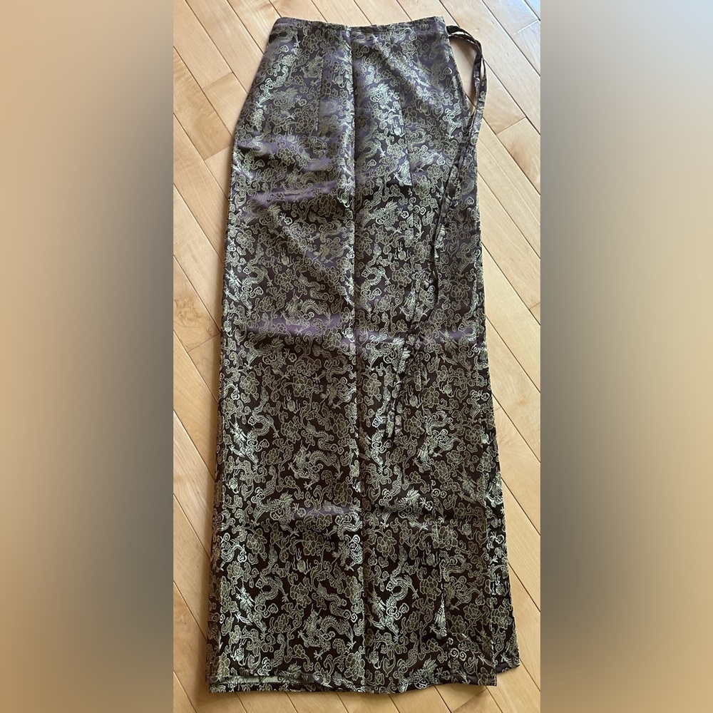 NWOT elegant brown and gold dragon patterned wrap skirt